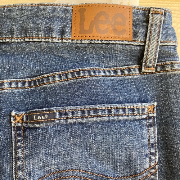 NWT Lee Women's Midrise Capri - Picture 9 of 11